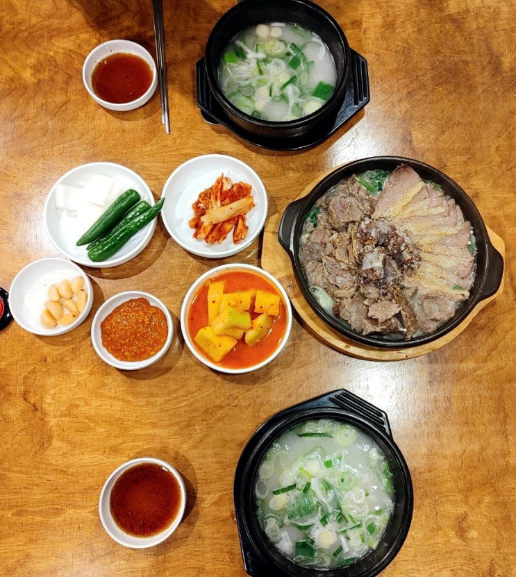  철마한우곰탕 수육 시키면 곰탕 그냥 쥼 아주 살살 녹아요