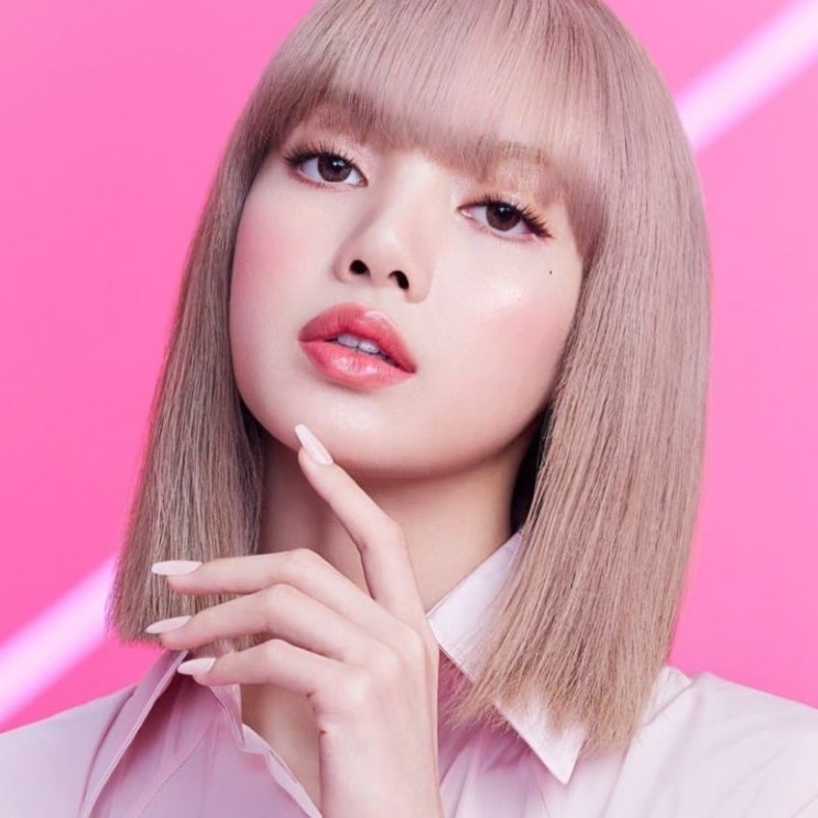 블랙핑크 리사, '맥의 엠버서더' 연한 핑크색의 도도하고 우아한 아름다움 블랙핑크 리사, '맥의 엠버서더' 연한 핑크색의 도도하고 우아한 아름다움