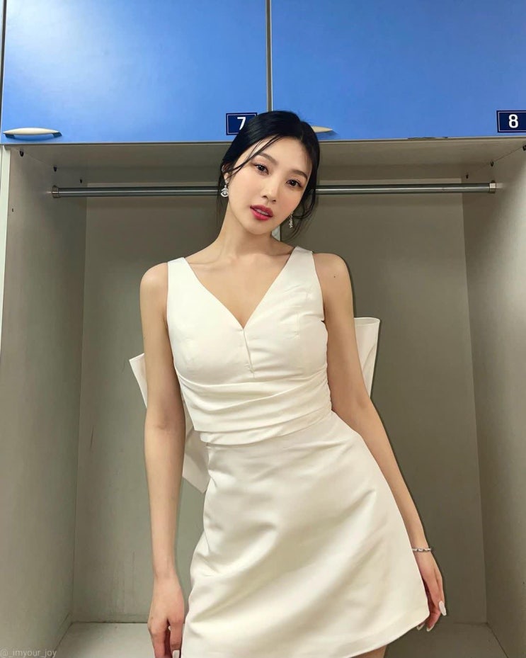 레드벨벳 조이, 가녀린 쇄골 보이는 원피스 입고 순백의 요정 미모 돋보여 레드벨벳 조이, 가녀린 쇄골 보이는 원피스 입고 순백의 요정 미모 돋보여