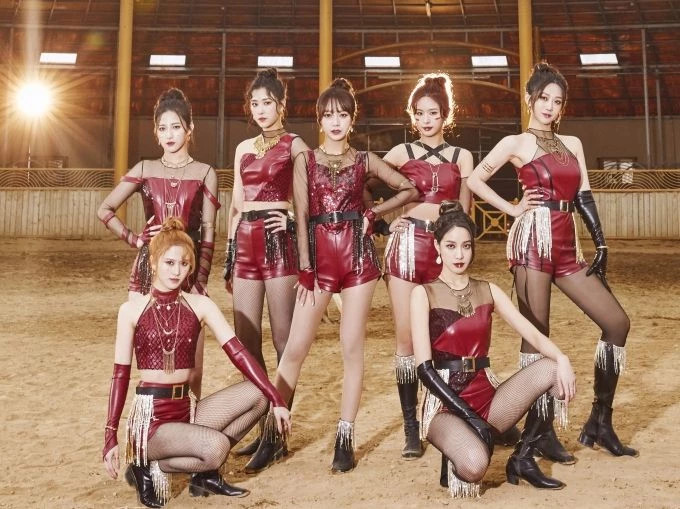 걸그룹 네이처, 신곡 '리카 리카'로 컴백...임팩트 강한 후렴구가 중독 특이한 안무로 관심 걸그룹 네이처, 신곡 '리카 리카'로 컴백...임팩트 강한 후렴구가 중독 특이한 안무로 관심