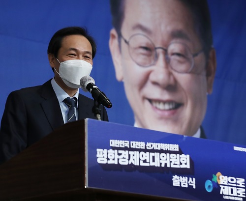 與 총괄선대본부장 <b>우상호</b> “설 연휴 민심잡기에 총력”
