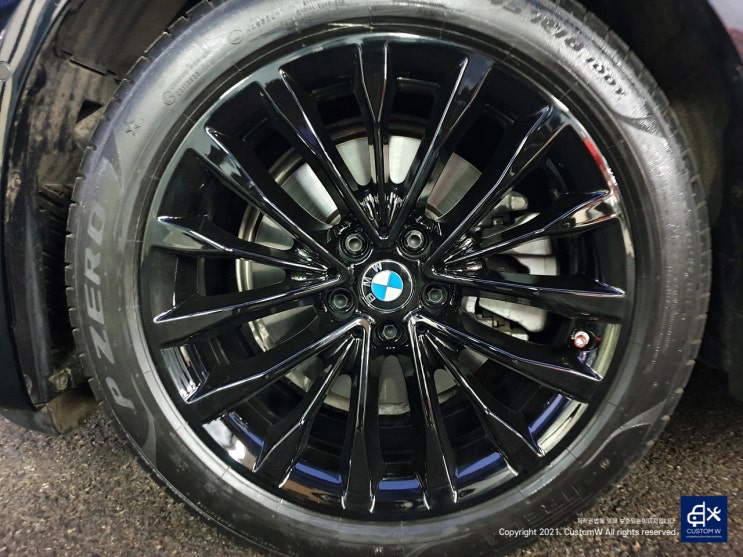 BMW G30 520i 블랙유광 휠도색