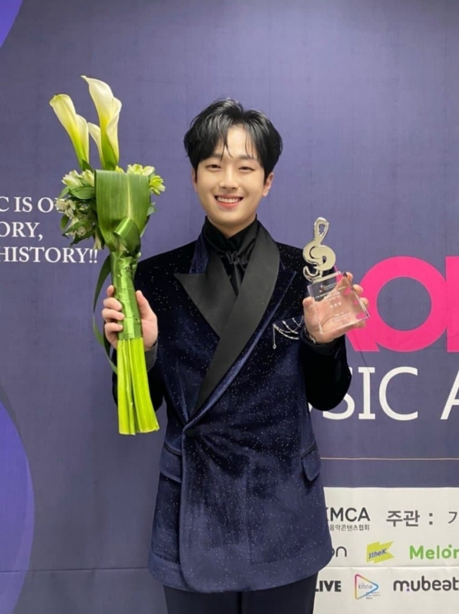 이찬원 '가온차트 <b>뮤직 어워즈</b>' <신인상> 받던 날..아름다운 밤... 