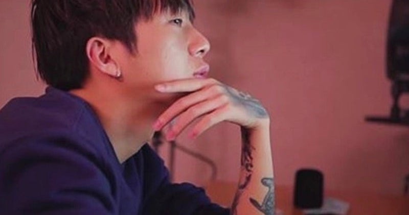 랩퍼 우원재 타투의 의미 가시타투와 긴팔타투 블랙워크