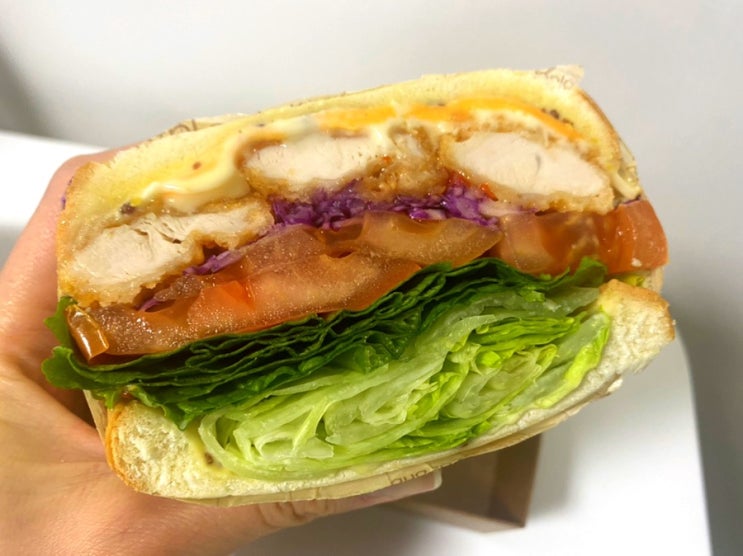  영등포구 맛집 : 푸짐하고 든든했던 시바산도 치킨텐더 샌드위치 & 연어샐러드