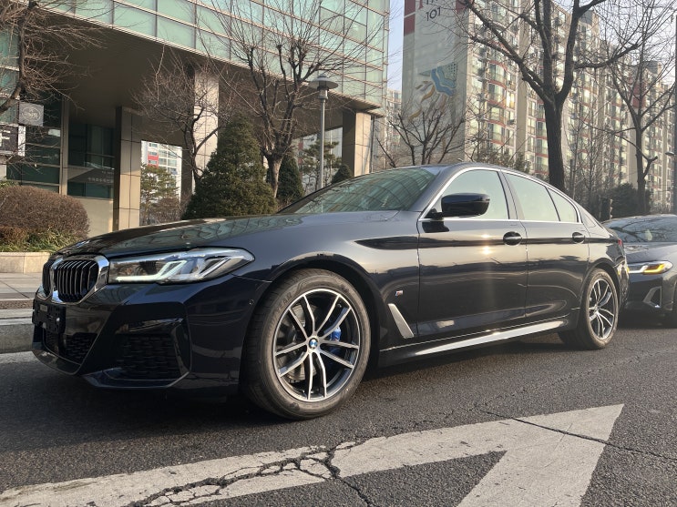  2022 BMW 520i M스포츠 카본블랙(416) 꼬냑 브라운 시트 색상 출고ㅣ김민구 SC (BMW 바바리안모터스 목동)