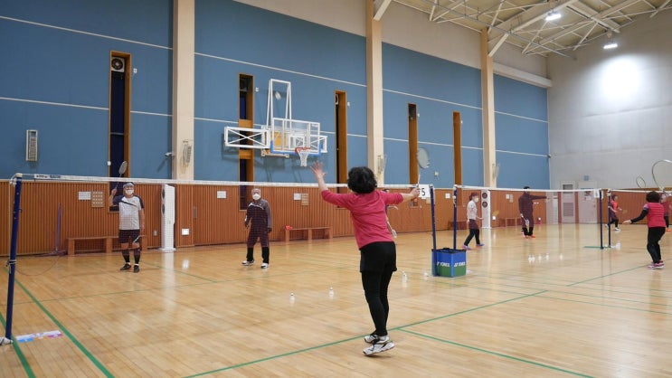 성미산체육관 배드민턴클럽 월드클럽을 소개합니다. 성미산체육관 배드민턴클럽 월드클럽을 소개합니다.