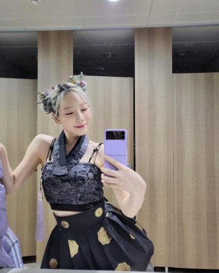 태연, 한복을 이렇게 섹시하게 바꿔 입어도 되나