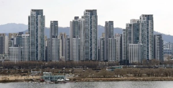 "'선당후곰' 믿었다간 낭패" 수백대 1이던 '로또 분양' 경쟁률이… "'선당후곰' 믿었다간 낭패" 수백대 1이던 '로또 분양' 경쟁률이…