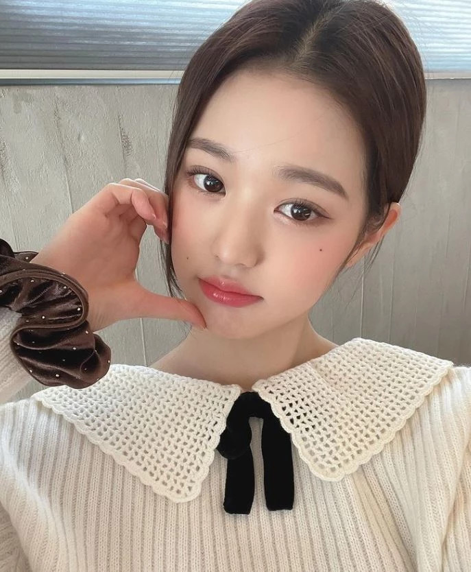 장원영과 아이브 멤버들, 아이보리색 저고리에 연분홍색 치마...한복 입고 설날 인사 전해 장원영과 아이브 멤버들, 아이보리색 저고리에 연분홍색 치마...한복 입고 설날 인사 전해