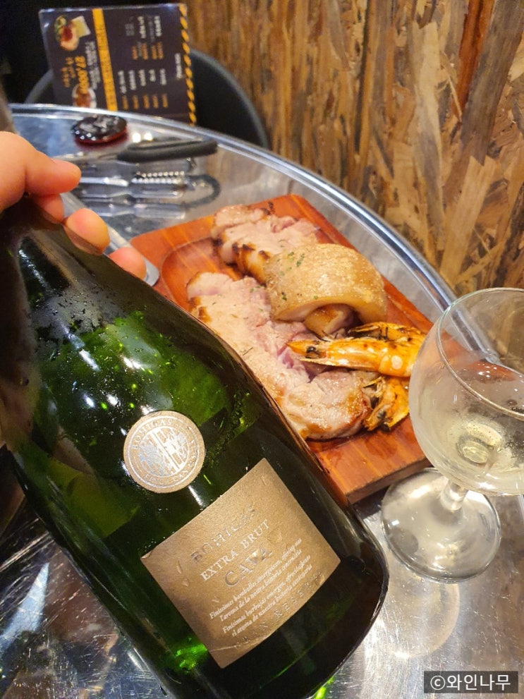  와도씨에서 와인콜키지 식당 검색 ! 망포 콜키지프리 그집돼지에서 보히가스 까바 그란 리세르바