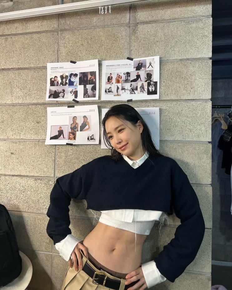 에이핑크 멤버 겸 배우 손나은, 과감한 의상으로 가녀린 몸매와 복근 보여 에이핑크 멤버 겸 배우 손나은, 과감한 의상으로 가녀린 몸매와 복근 보여