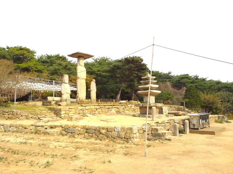  당진 안국사지(安國寺址) 석조여래삼존입상과 안국사지(安國寺址) 석탑