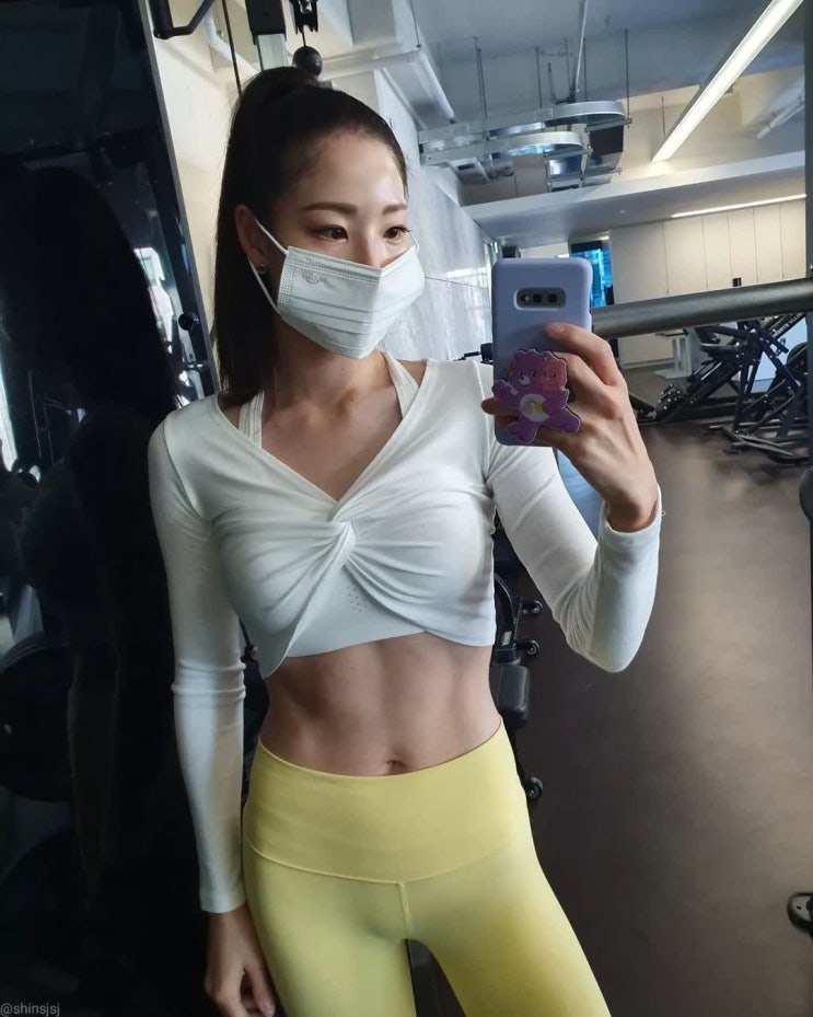 '손연재와 라이벌이었던' 신수지, 배꼽티에 레깅스 입고 선명한 복근 뽐내 '손연재와 라이벌이었던' 신수지, 배꼽티에 레깅스 입고 선명한 복근 뽐내
