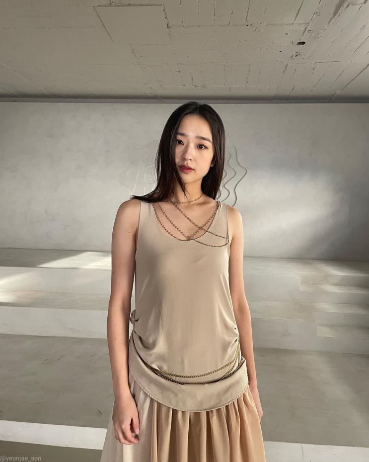 손연재, 민소매 상의에 스커트 차림의 청순한 미모 "동안 미모에 감탄사" 손연재, 민소매 상의에 스커트 차림의 청순한 미모 "동안 미모에 감탄사"