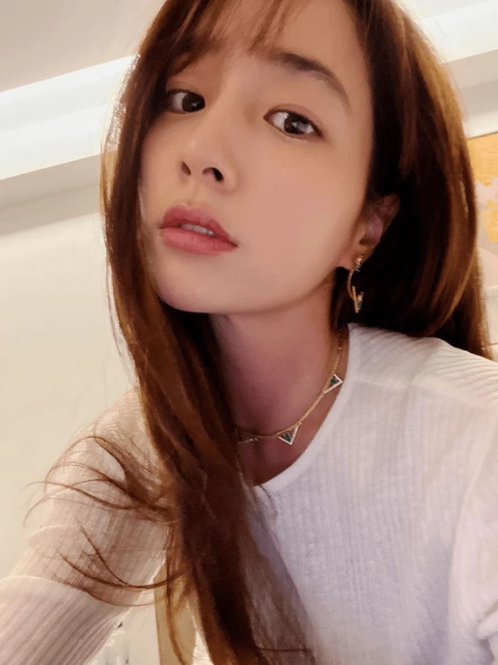 이민정, 손담비의 설에 올린 운동 사진 보고 적은 댓글 한 줄 "떡국 들어가겠니?" 이민정, 손담비의 설에 올린 운동 사진 보고 적은 댓글 한 줄 "떡국 들어가겠니?"