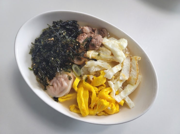  새해 신정 사골 소고기 떡만둣국 끓이는 법 : 냉동 만두 요리 레시피