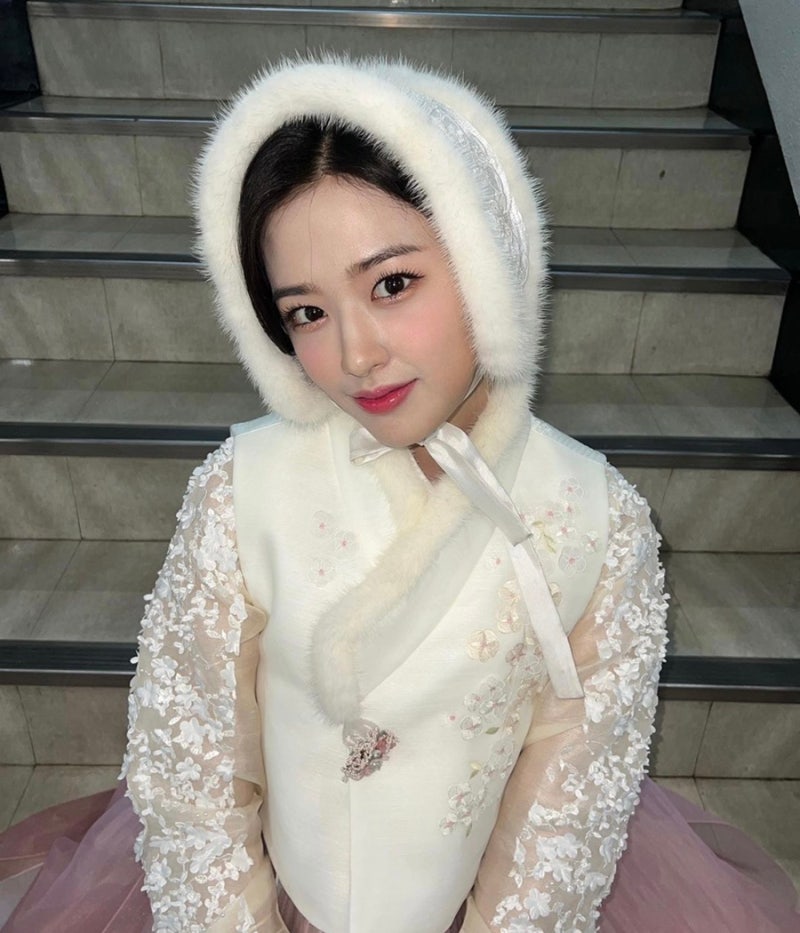 IVE Yujin Phone Wallpaper: Personal Instagram Photos