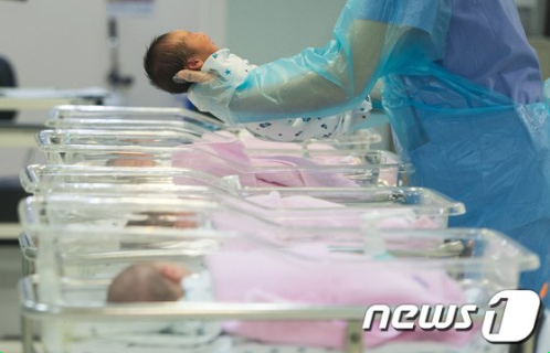 인구절벽 얼마나 가파른지…00년생 64만명→21년생 '20만명대'