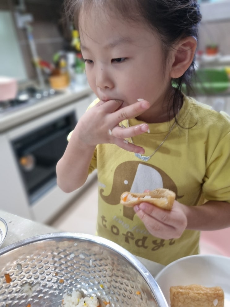 요즘요리에 한참 빠진 우리딸 유부초밥 만들기