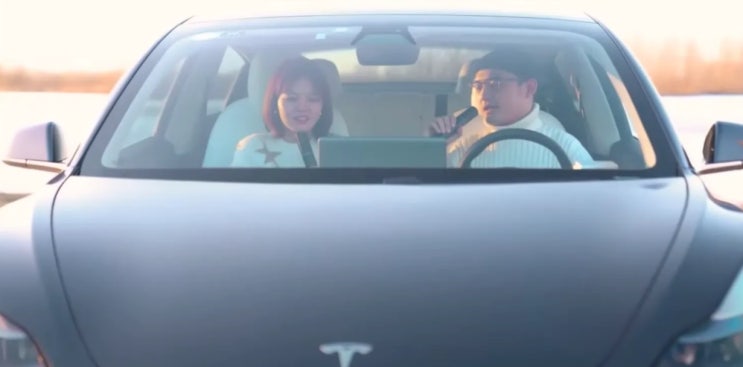  테슬라가 카라오케(Caraoke) 마이크를 판매?