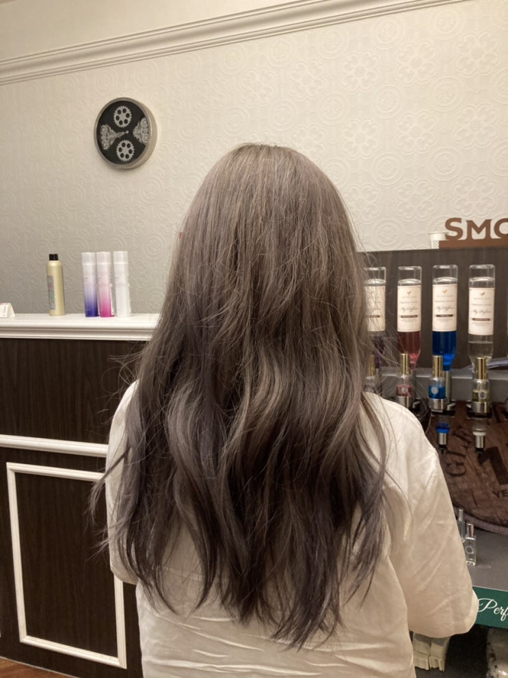  베이지브라운염색 으로 차분하게 해봐요