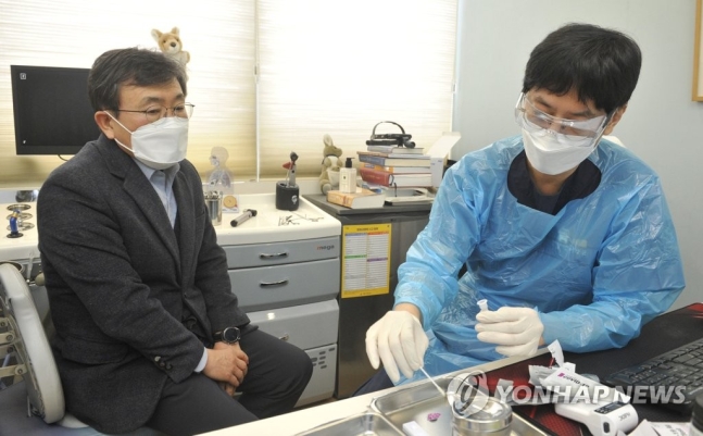 내일부터 코로나 진단체계 전환…재택치료 병·의원도 추가확충 내일부터 코로나 진단체계 전환…재택치료 병·의원도 추가확충