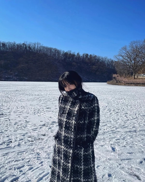 강지영 · 김윤지, 설원에서 포옹하며 우월한 비주얼 인증하는 '사촌 자매' 우월한 DNA 강지영 · 김윤지, 설원에서 포옹하며 우월한 비주얼 인증하는 '사촌 자매' 우월한 DNA