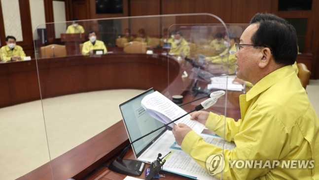 김총리 "생각보다 확산 빨라…고향다녀온 분들 진단검사 받길" 김총리 "생각보다 확산 빨라…고향다녀온 분들 진단검사 받길"