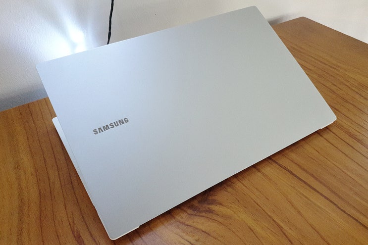  삼성 갤럭시북 프로 NT950XDX-G51A 미스틱 실버 리뷰