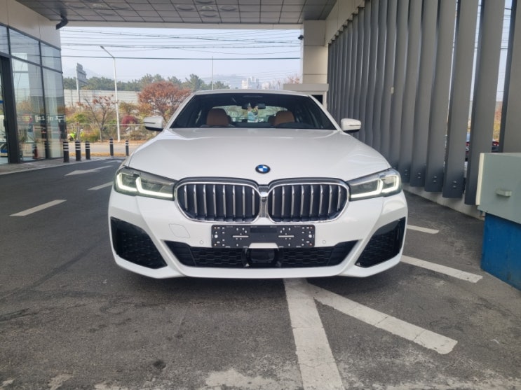 [비엠타카] BMW 520i MSP 가격/옵션/연비/후기 (흰색/꼬냑) - 구미 소개 고객님