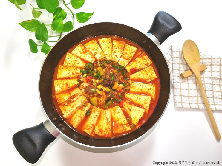 두부짜글이 담백하고 매콤한 돼지고기요리 간단한 두부요리