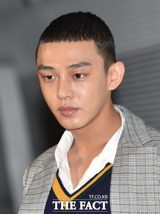  입술이 시꺼먼 남자 연예인들 2: 김희원, 유아인(애호박)