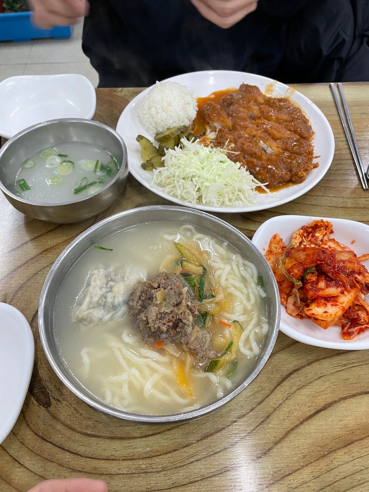  방이동 올림픽공원 칼국수 돈까스 ,깨알 김치맛집 '오륜 명동칼국수'