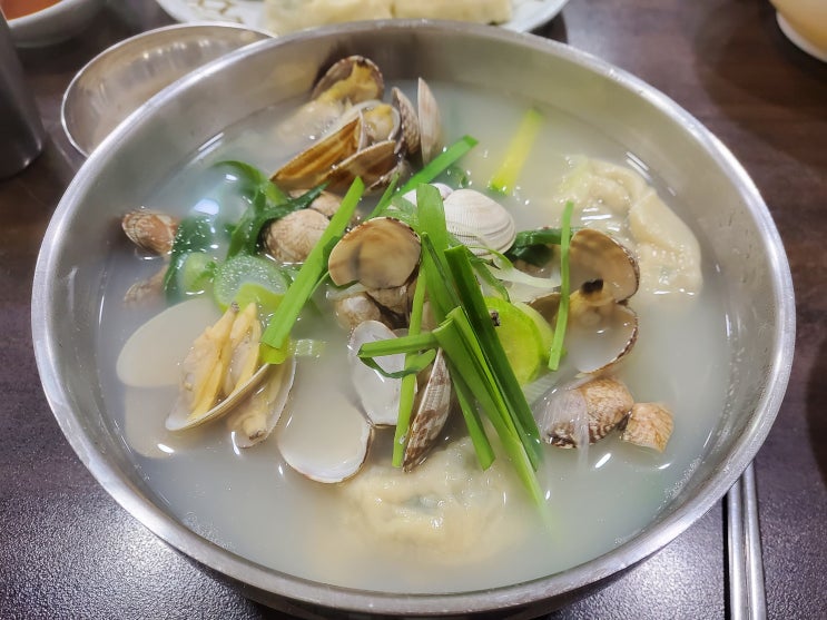  [한티 맛집] 뜨~끈한 바지락칼국수 한 그릇 / 향호면옥 강남점