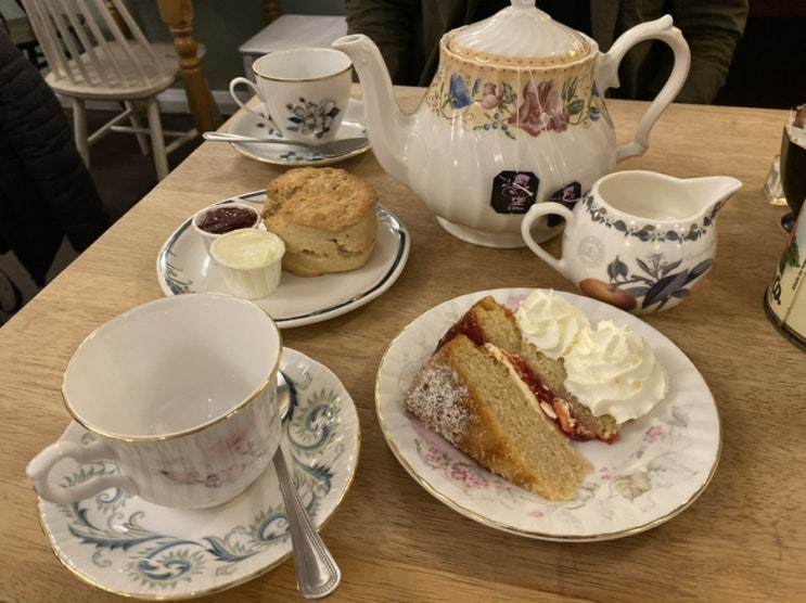 런던 The English Rose Cafe and Tea Shop 케잌과 티가 맛있었던 곳