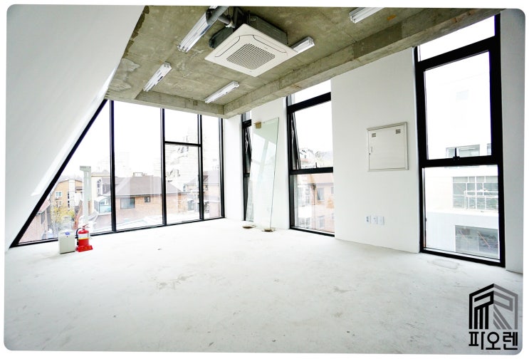 청담동 지상소형 사무실 겸스튜디오 - 월 170만, 10평, 세련된 외관, 냉난방기 셋팅.
