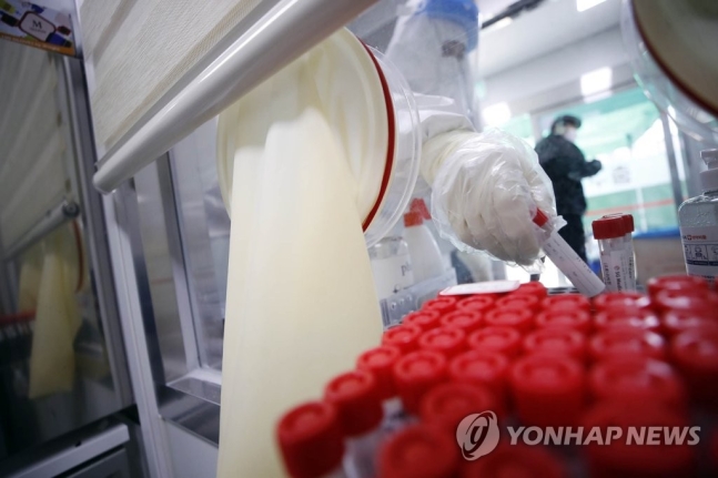 3만명대 폭증·양성률 19%…"7만∼8만명되면 중환자 의료 포화" 3만명대 폭증·양성률 19%…"7만∼8만명되면 중환자 의료 포화"