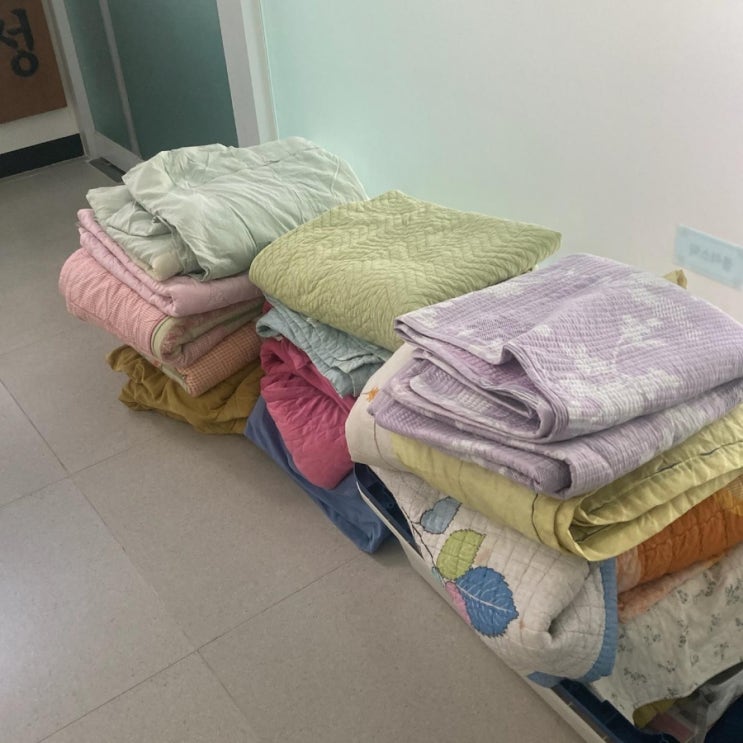 별에서온댕댕 에 이웃님들이 보내주신 이불과 수건 전달드렸어요. 별에서온댕댕 에 이웃님들이 보내주신 이불과 수건 전달드렸어요.