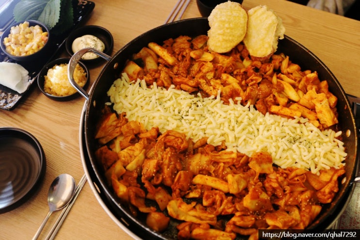  안산 초지동닭갈비 맛집 홍춘천 치즈닭갈비 날치알 볶음밥 추천