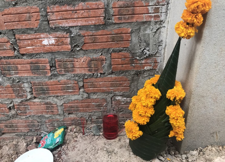  라오스 일상생활 친구의 집들이 초대 그리고 라오스 사람들이 믿는 미신과 문화들