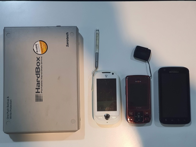  옛날휴대폰사진,동영상복구 구형휴대폰 폴더폰 피처폰 2G 3G 모토로라아트릭스 싸이언오렌지폰 애니콜코비폰,새로텍외장하드 하드디스크 스카이,팬택, 에버폰데이터복구