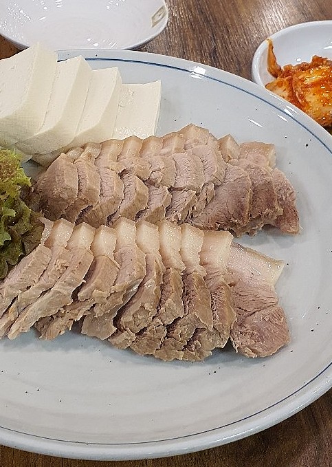 최애 두부맛집 애오개 황금콩밭 두부짜글이, 보쌈먹고옴