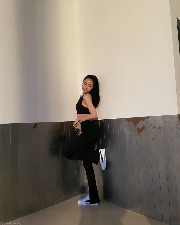 에이핑크 손나은, 브라톱에 포니테일로 건강미 배가...개미허리에 슬림한 몸매 과시 에이핑크 손나은, 브라톱에 포니테일로 건강미 배가...개미허리에 슬림한 몸매 과시