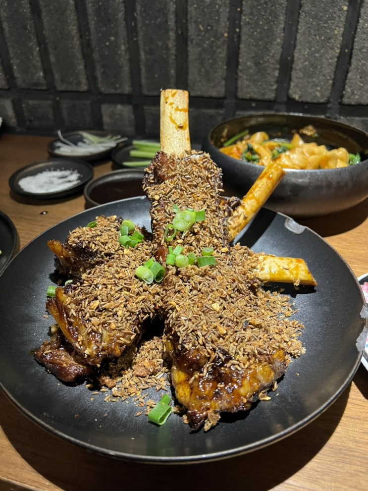  [청담] 힙한 분위기에서 중식을 즐길 수 있는 덕후선생