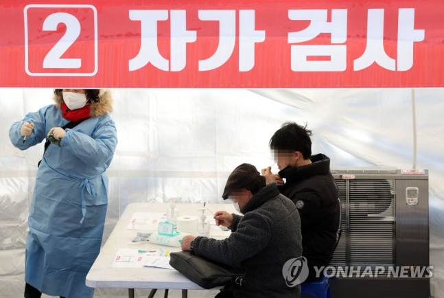 자가검사키트 정확도 90%라더니 4명 중 1명 '가짜 양성'…왜? 자가검사키트 정확도 90%라더니 4명 중 1명 '가짜 양성'…왜?
