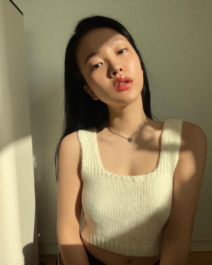 레드벨벳 예리, 민소매 상의 입고 잘록하게 들어간 개미허리가 팬들 심쿵 레드벨벳 예리, 민소매 상의 입고 잘록하게 들어간 개미허리가 팬들 심쿵