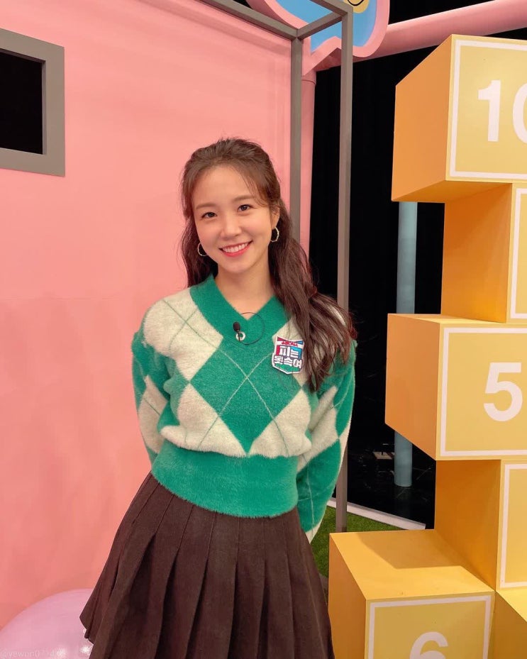 아나운서 장예원, 요정 같은 자태로 여대생 같은 동안 미모 "눈부신 꽃미모에 감탄" 아나운서 장예원, 요정 같은 자태로 여대생 같은 동안 미모 "눈부신 꽃미모에 감탄"
