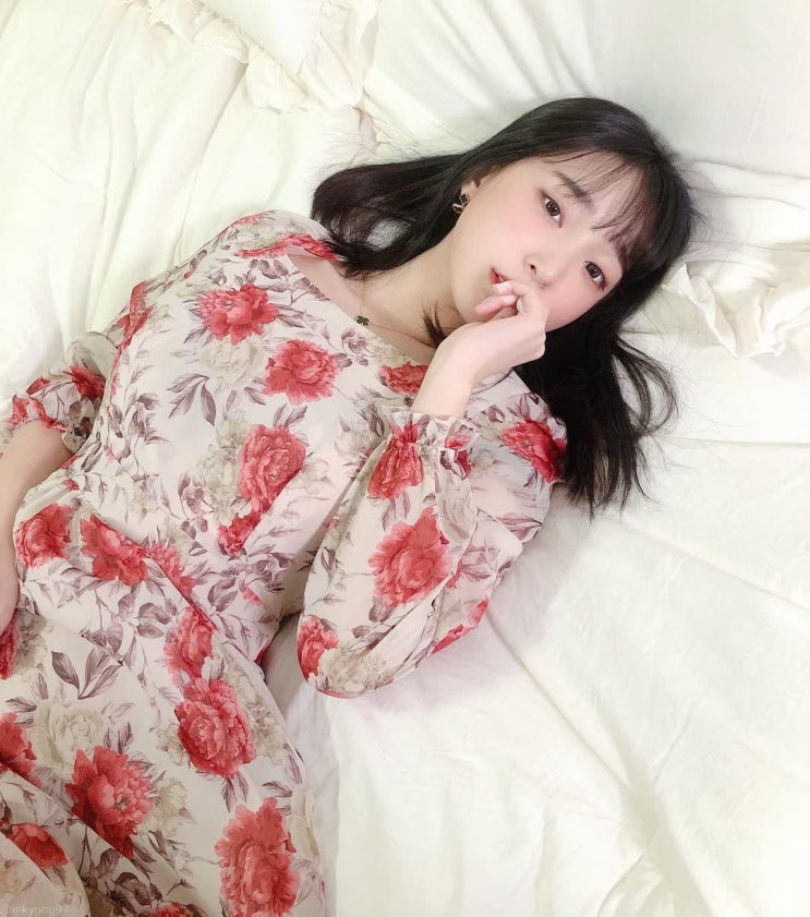 모델 강인경, 남성 팬과의 식사 데이트에 입고 나간 옷의 '수위'가 대단해 화제 모델 강인경, 남성 팬과의 식사 데이트에 입고 나간 옷의 '수위'가 대단해 화제