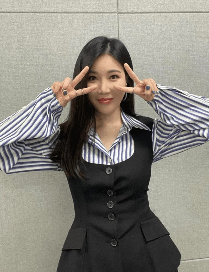 이해리 공개한 시스로 의상, 선미 "안돼, 가려, 야해" 지적하는 '찐친' 케미 이해리 공개한 시스로 의상, 선미 "안돼, 가려, 야해" 지적하는 '찐친' 케미